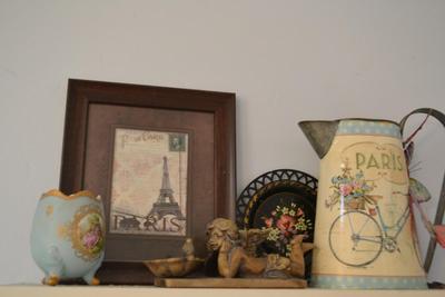 LOT 639. HOME DECOR PARIS THEME ITEMS AND ANGELS