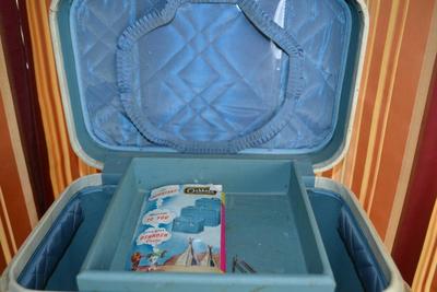 LOT 645. SET OF THREE VINTAGE OSH KOSH LUGGAGE
