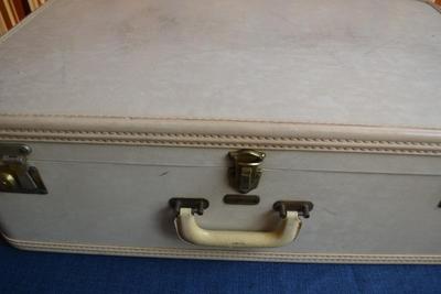 LOT 645. SET OF THREE VINTAGE OSH KOSH LUGGAGE