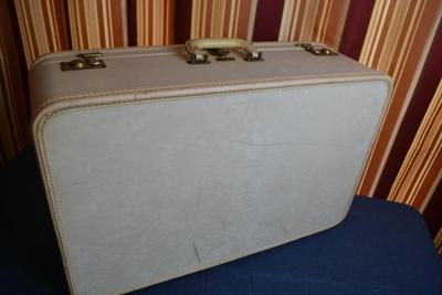LOT 645. SET OF THREE VINTAGE OSH KOSH LUGGAGE