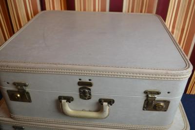 LOT 645. SET OF THREE VINTAGE OSH KOSH LUGGAGE