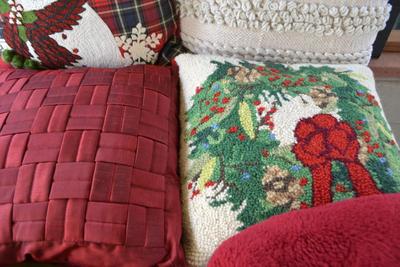 LOT 672. PILLOWS AND BLANKET