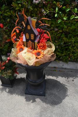 LOT 681. CHRISTMAS LAMP DECOR AND HALLOWEEN DECORATION