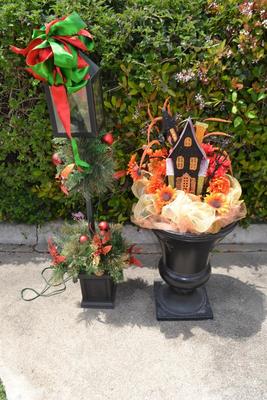 LOT 681. CHRISTMAS LAMP DECOR AND HALLOWEEN DECORATION