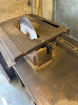 687  SMALL. VINTAGE TABLE SAW