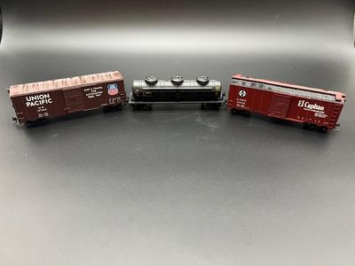 Lot of 15 HO Scale Train Lot