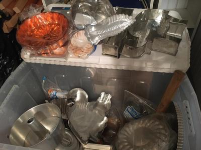 Large Bakeware Collection! Molds, cake pans, Angel Food pan, tarts and more!