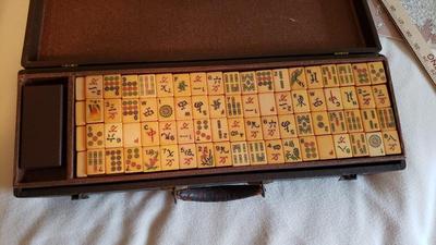 Vintage Bakelite Mahjong set
