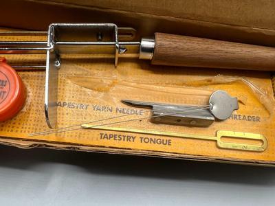 Vintage Retro Rug Crafters Speed Tufting Tool & Booklet