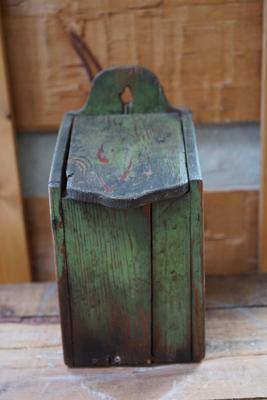 ANTIQUE GREEN PAINTED HANGING LIDDED BOX