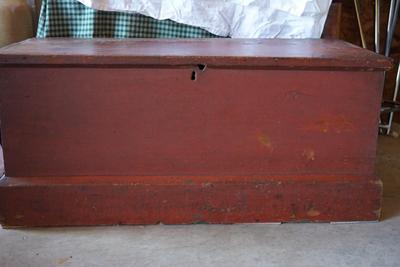 CLASSIC AMERICANA PRIMITIVE OLD RED PAINTED BLANKET CHEST
