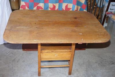 ANTIQUE PINE PRIMITIVE FOLD UP TAVERN TABLE