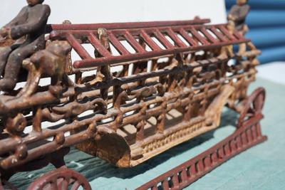 ANTIQUE CAST IRON HORSE DRAWN FIRE TRUCK/THREE HORSES /THREE LADDERS