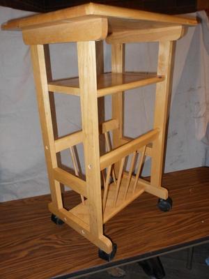 OAK END TABLE WITH MAGAZINE RACK