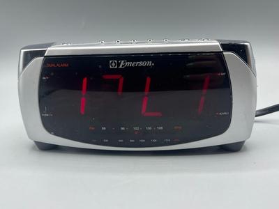 Emerson Large Display AM/FM Clock Radio Dual Alarms Nap Timer Battery ...