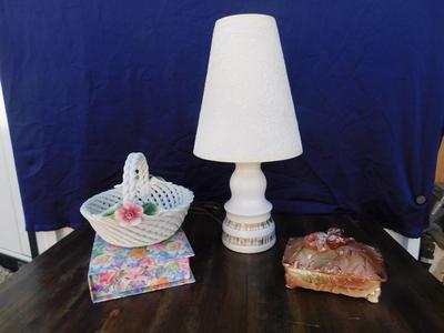 PRETTY LITTLE LOT OF GIRLY ITEMS, THAT INCLUDED THESE NICE VINTAGE FINDS