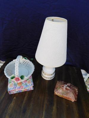 PRETTY LITTLE LOT OF GIRLY ITEMS, THAT INCLUDED THESE NICE VINTAGE FINDS