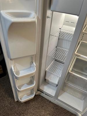 FRIGIDAIRE SIDE BY SIDE, FROST FREE REFRIGERATOR W/ICE & WATER ON THE DOOR