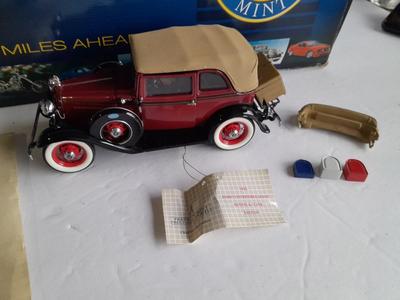Die Cast Franklin Mint Precision model Bonnie & Clyde Edition Ford Convertible Sedan with paperwork