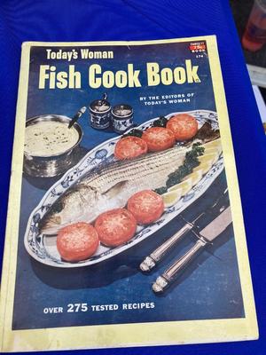 MORE GOOD KITCHEN STUFF, A NIB COFFEE GRINDER, COOL VINTAGE GLASS LIQUID MEASURER ,STONEWAVE  MICROWAVE DISH & MORE