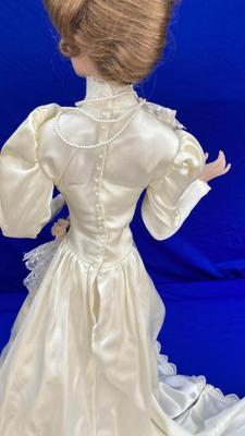 FRANKLIN MINT HEIRLOOM COLLECTIONS BRIDE AND GROOM