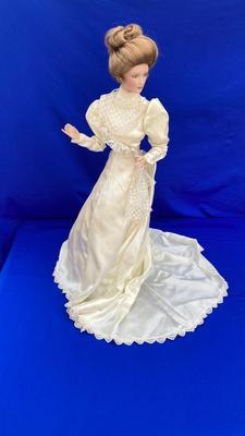 FRANKLIN MINT HEIRLOOM COLLECTIONS BRIDE AND GROOM