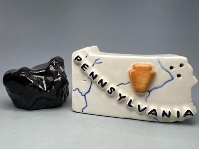 Vintage Parkcraft Americana Pennsylvania State & Coal Souvenir Salt & Pepper Shakers