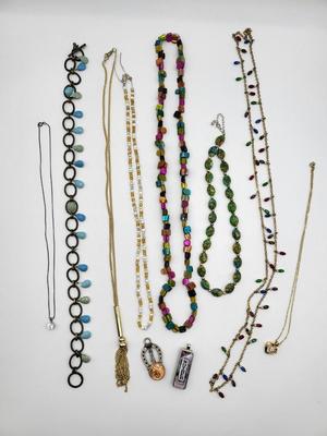 Costume Jewelry Necklaces & Pendants