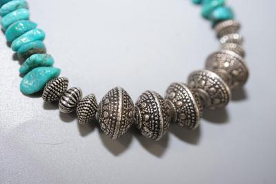TURQUOISE CHUNK/ SILVER TONE BEADS AND CLAM SHELL NECKLACE