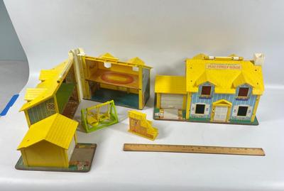Vintage Pair of Fisher Price play Family Houses #952