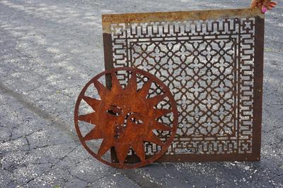 VINTAGE METAL FLOOR GRATE & YARD ART OF TIN SUN