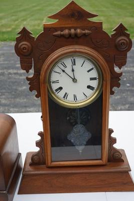 ANTIQUE KITCHEN MANTEL CLOCK/ 1940'S TABLE TOP RADIO ( AS IS )