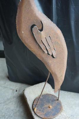 YARD ART 3FT METAL CRANE.