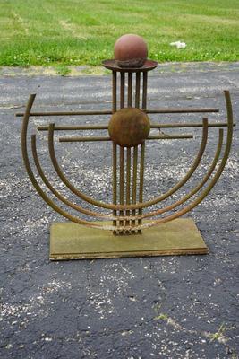 EXCELLENT EXAMPLE OF FRANK LLOYD WRIGHT PRAIRIE STYLE YARD ART.