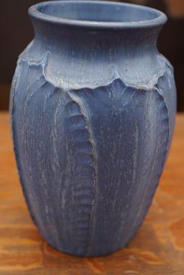 DOOR   POTTERY VASE BLUE SIGNED SCOTT DRAVES 8"
