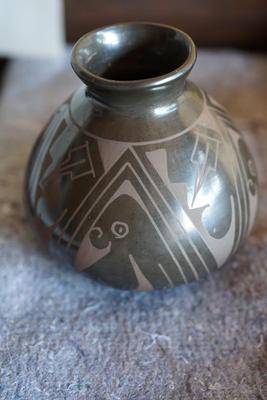 MATA ORTIZ BLACK POT ETCHED CREATED AND SIGNED BY FITO TENA