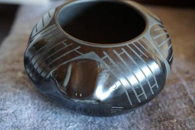 NAVAJO QUEZADA SIGNED "FROG" POT ETCHED. 4"