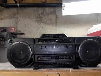 Sanyo boom box ghetto blaster with detachable speakers AM/FM Dual cassette CD player BASSXPANDER