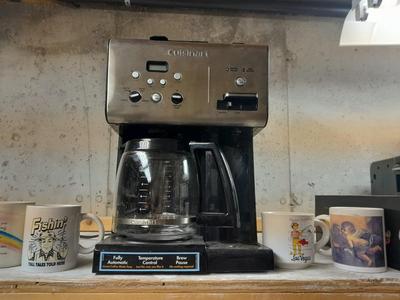 Cuisinart Coffee Maker.  Pot or single brew Coffee with coffee mugs
