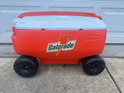 GATORADE RUBBERMAID 4x4 Cooler with Wheels