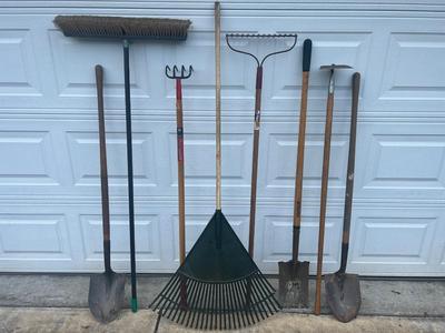 Lot of 8 Yard/Garden Tools