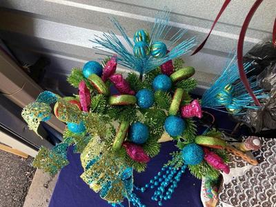 FIBER OPTIC CHRISTMAS COTTAGE AND SPARKLING FOLIAGE