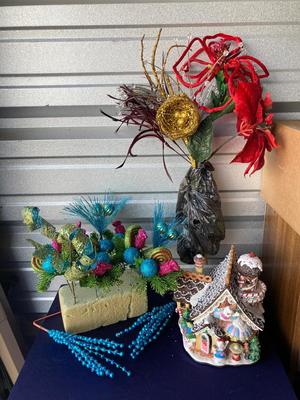 FIBER OPTIC CHRISTMAS COTTAGE AND SPARKLING FOLIAGE