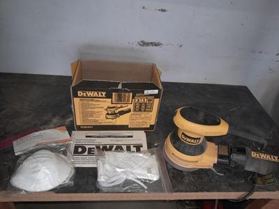 Dewalt electric Random Orbit Palm sander with original box