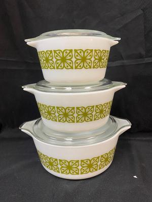Vintage Pyrex White & Green Nesting Stacking Lidded Casserole Dishes Verde Square Flowers 473 474 475-B