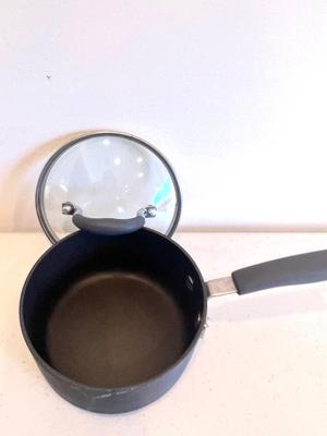 ONEIDA & Calphalon Set