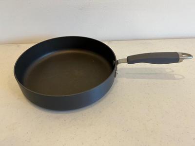 ONEIDA & Calphalon Set