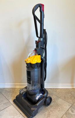 Dyson DC33 Bagless Upright Vacuum