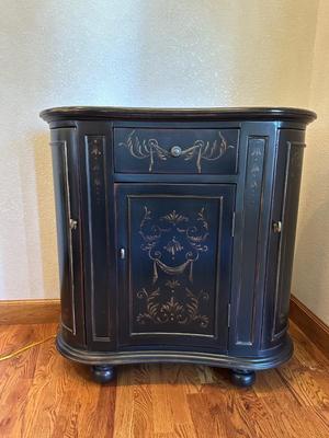 HOOKER FURNITURE SEVEN SEAS ACCENT CABINET WITH TABLE LAMP