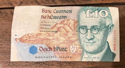 Collectible Bank Notes  France and Ireland